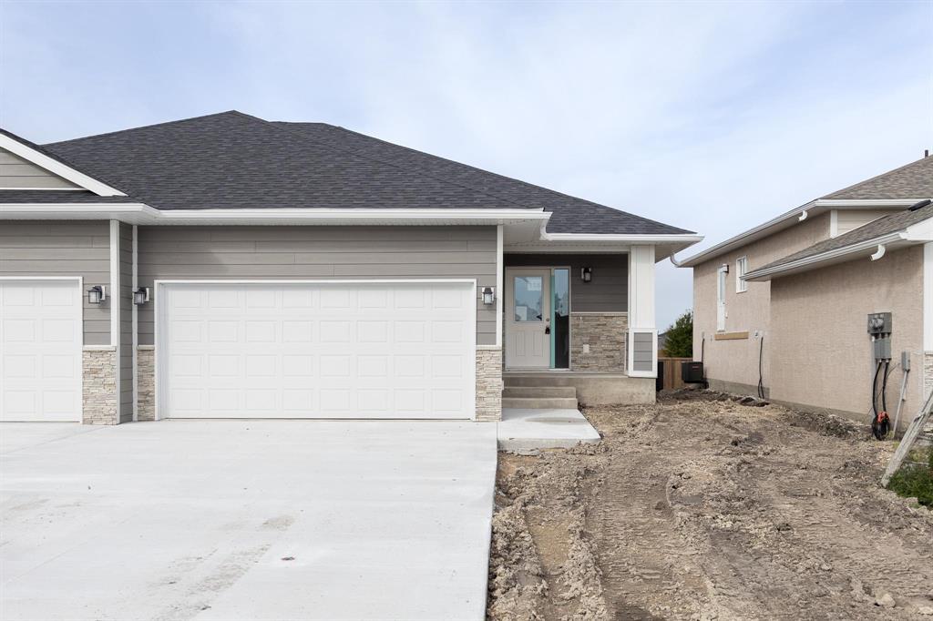 118 Sterling Crescent, Steinbach, Manitoba  R5G 3A5 - Photo 0 - 202622540
