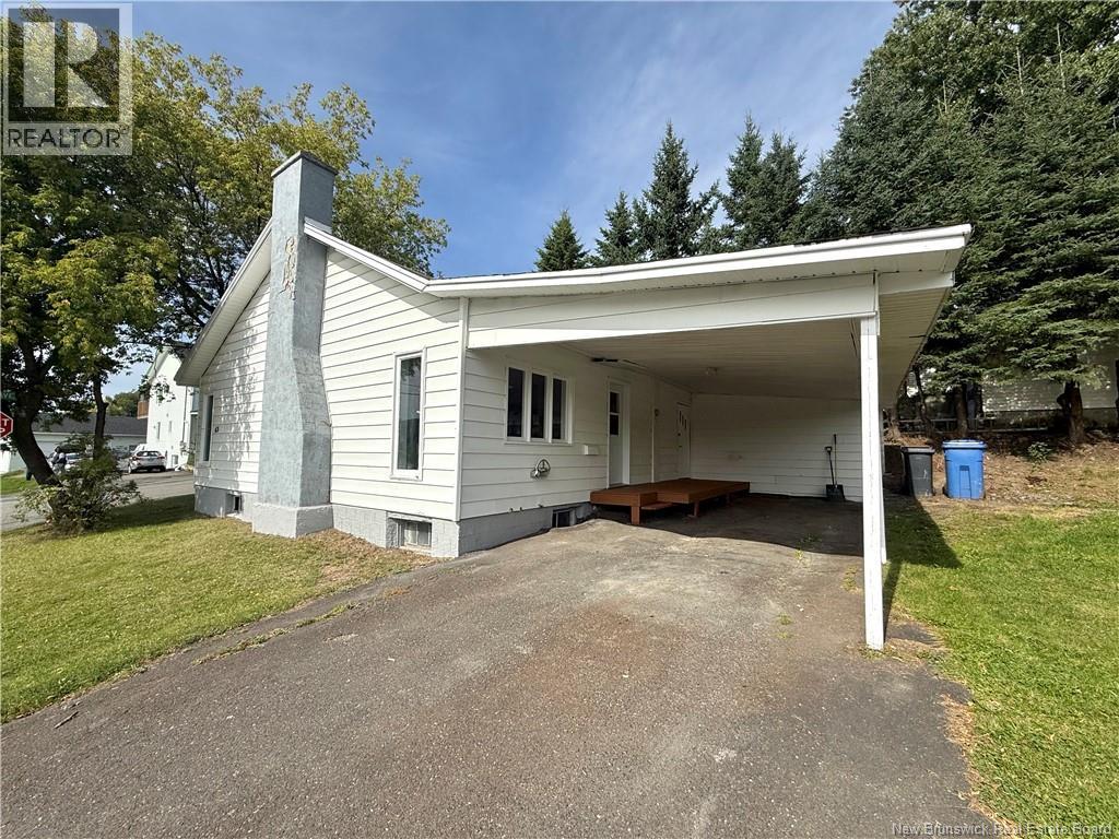 45 42e Avenue, Edmundston, New Brunswick  E3V 3A6 - Photo 3 - NB148002