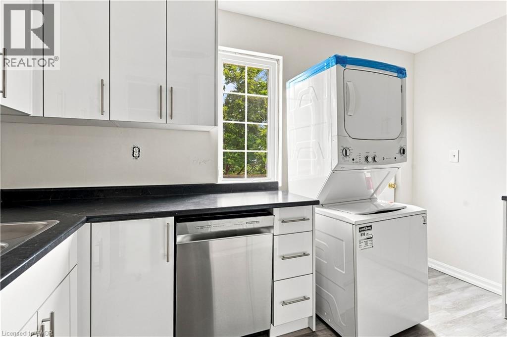 256 Bay Street N, Hamilton, Ontario  L8L 1M3 - Photo 3 - 40860396