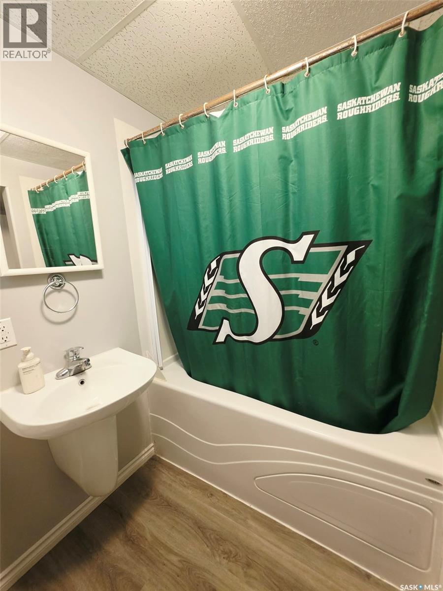 1139 Broadview Road, Esterhazy, Saskatchewan  S0A 0X0 - Photo 36 - SK048617