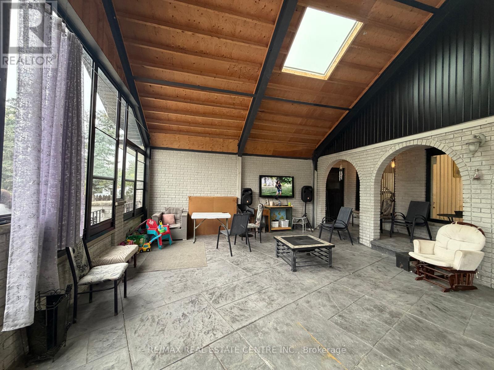 13199 Centreville Creek Road, Caledon, Ontario  L7C 3B8 - Photo 9 - W13789142