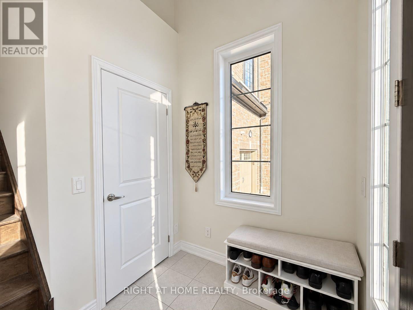 10 Morrison Crescent, Whitby, Ontario  L1P 0P4 - Photo 2 - E13793714