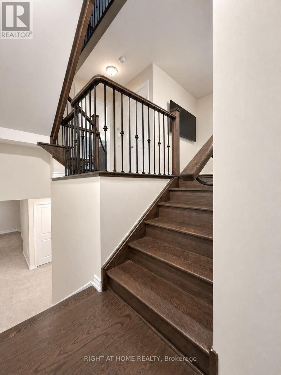 10 Morrison Crescent, Whitby, Ontario  L1P 0P4 - Photo 3 - E13793714