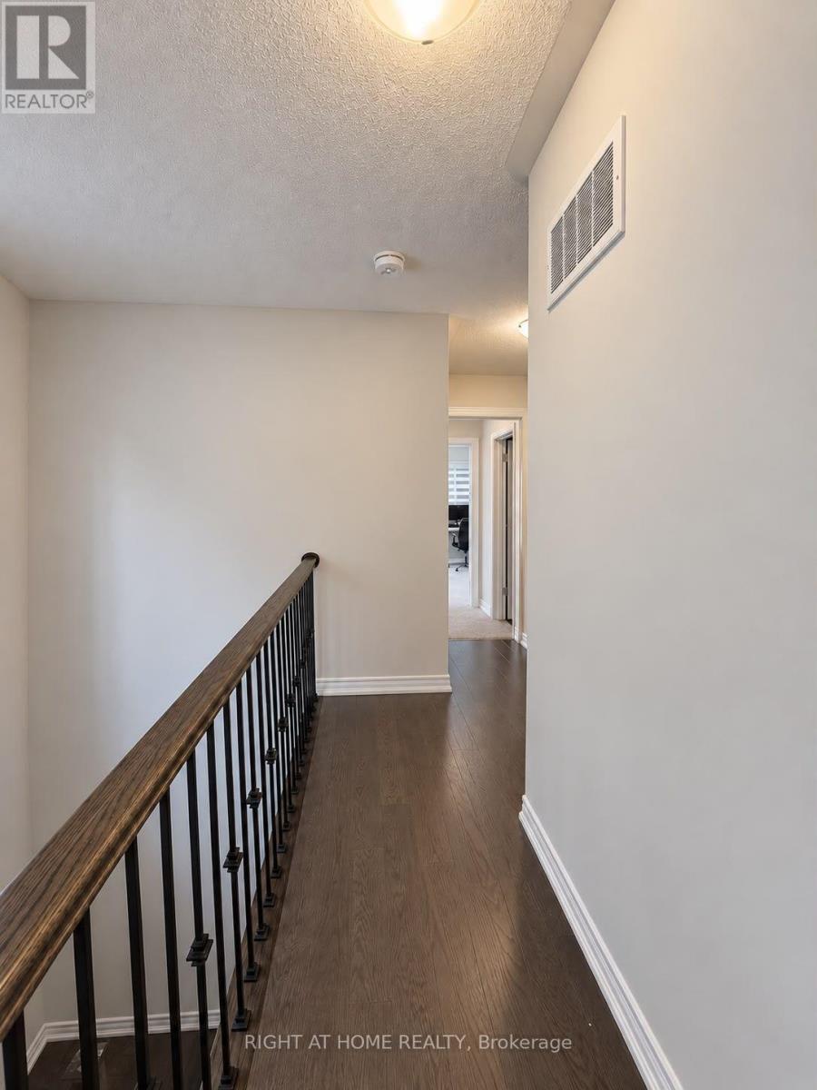 10 Morrison Crescent, Whitby, Ontario  L1P 0P4 - Photo 5 - E13793714