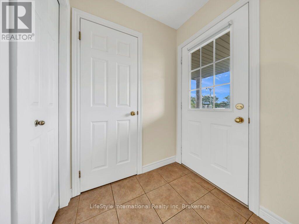 529 Victoria Road N, Guelph, Ontario  N1E 7M3 - Photo 3 - X13791474