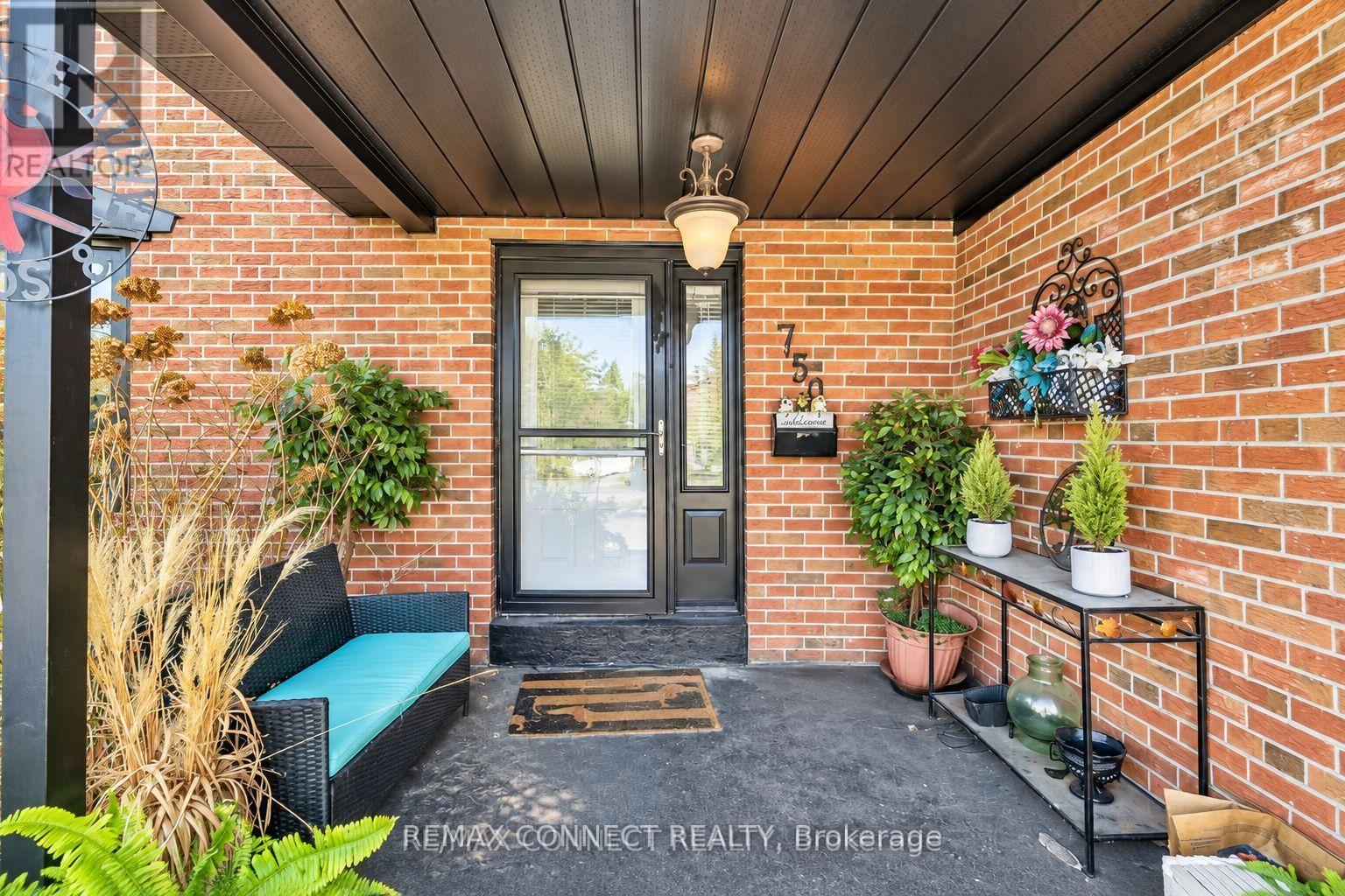 750 Gorham Street, Newmarket, Ontario  L3Y 1L6 - Photo 2 - N13606748