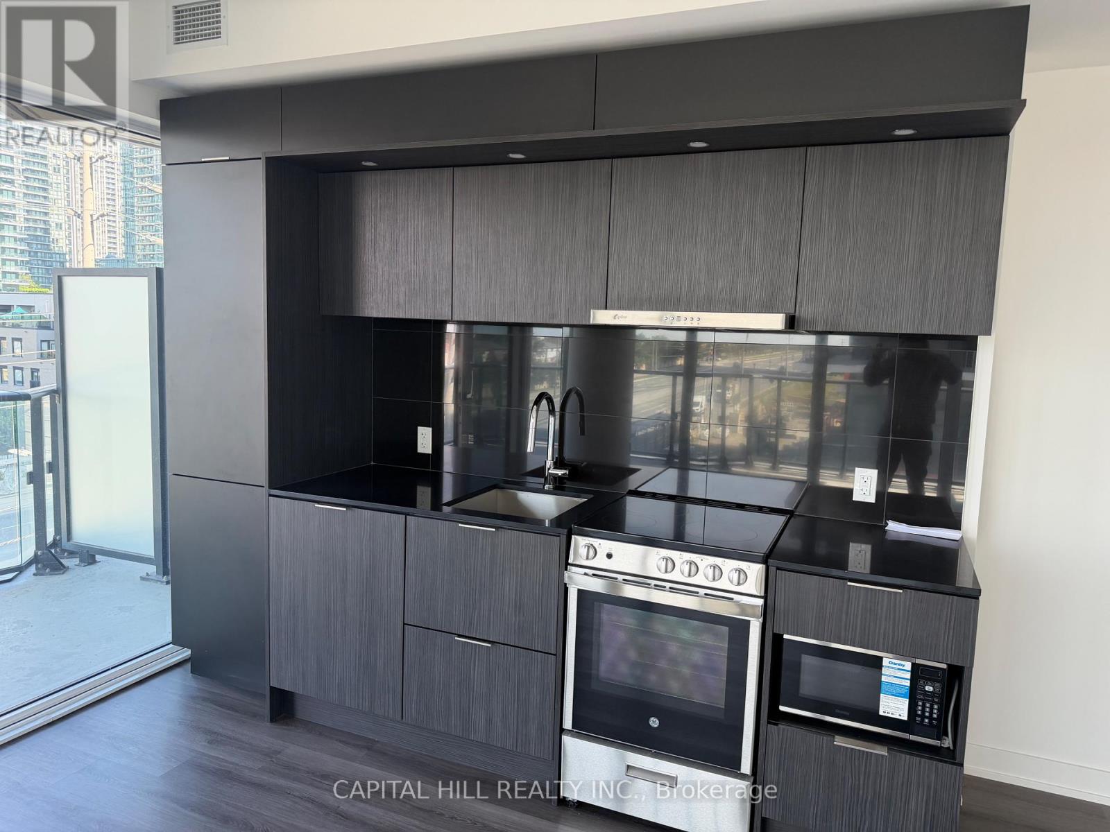 301 - 448 BURNHAMTHORPE RD ROAD W