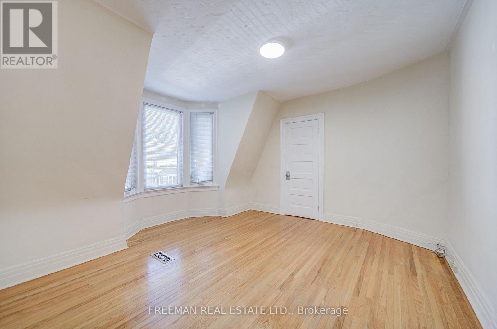 912 Manning Avenue, Toronto, Ontario  M6G 2X4 - Photo 17 - C13793696