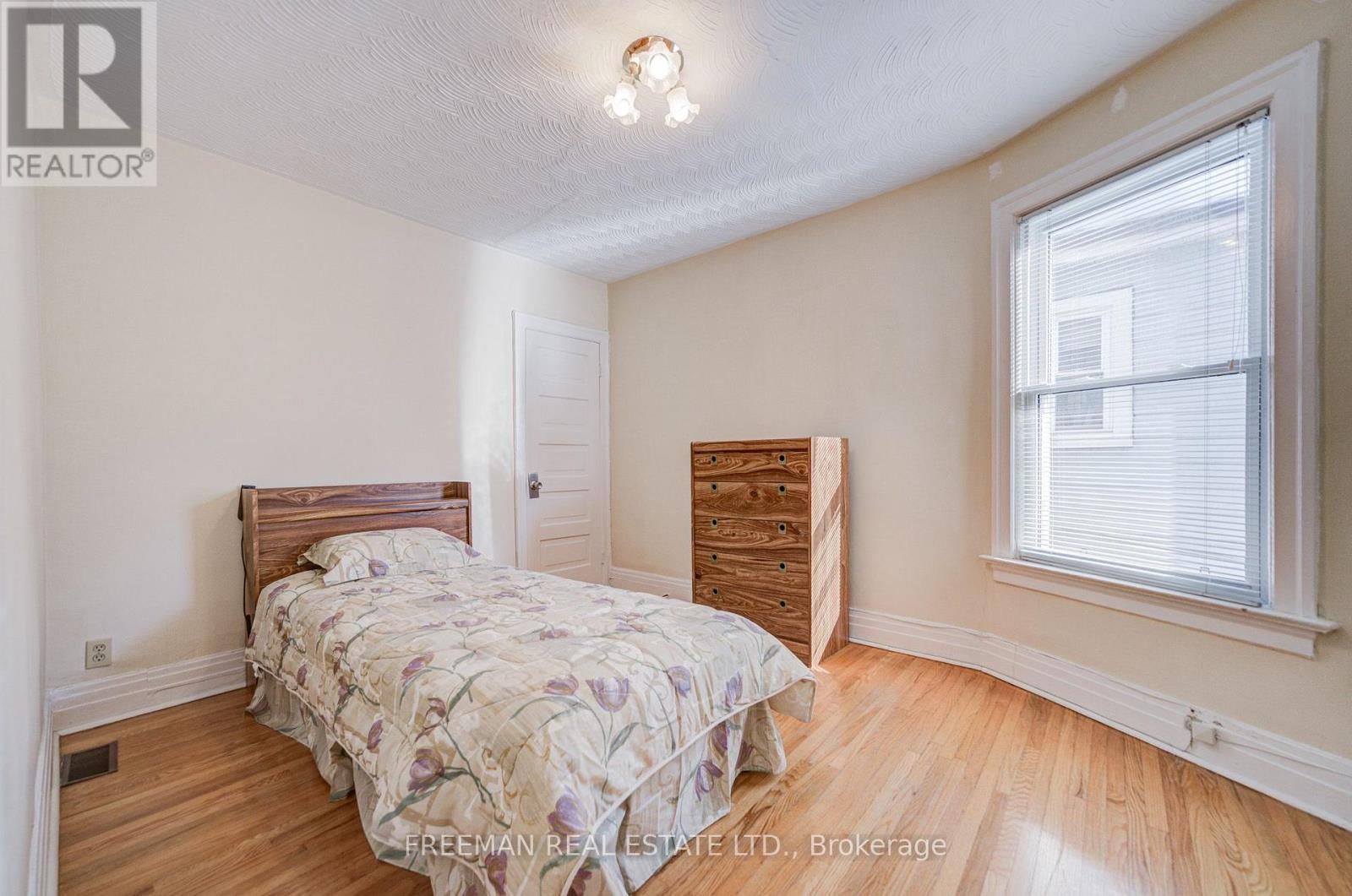 912 Manning Avenue, Toronto, Ontario  M6G 2X4 - Photo 19 - C13793696
