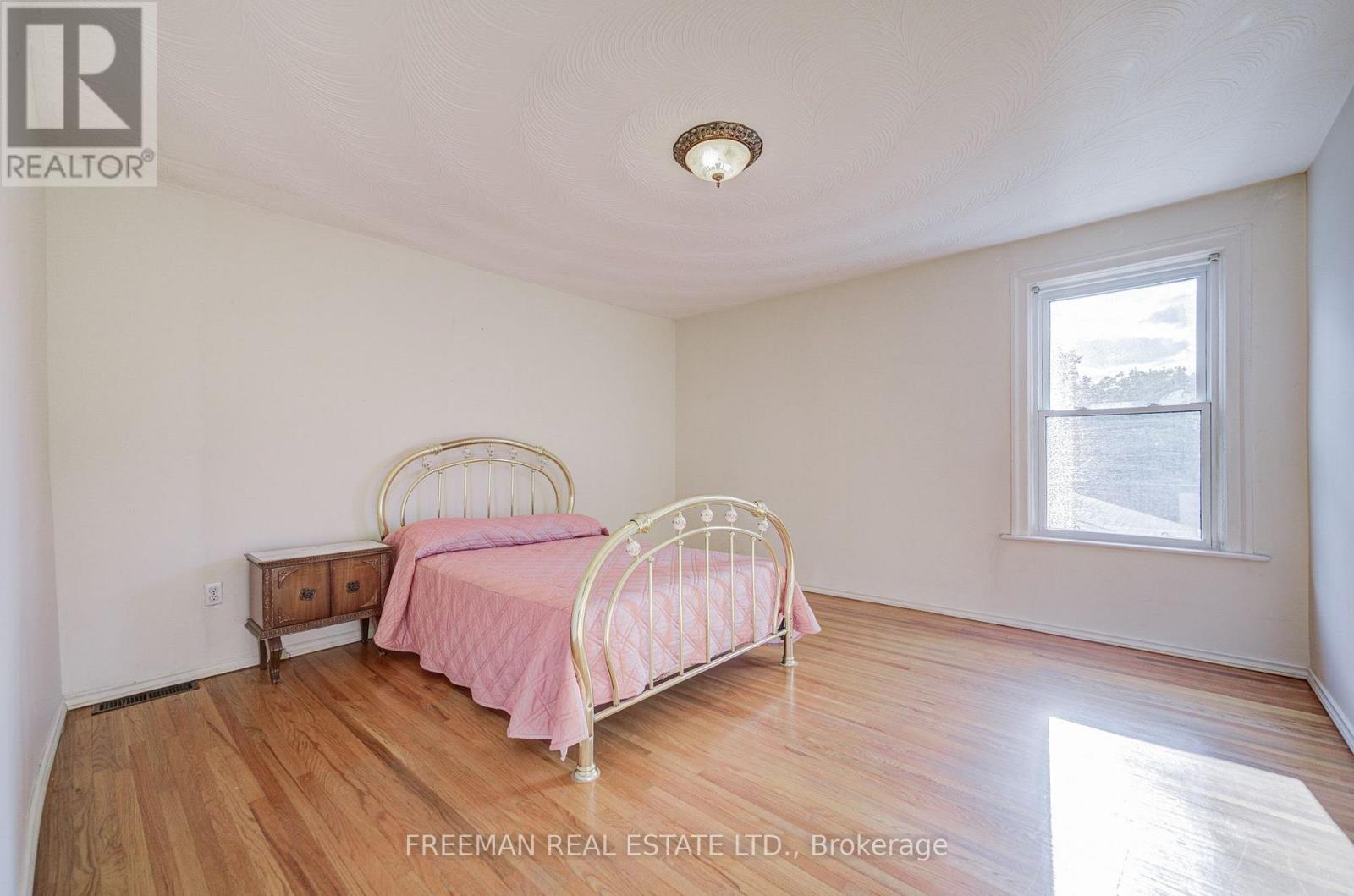 912 Manning Avenue, Toronto, Ontario  M6G 2X4 - Photo 21 - C13793696