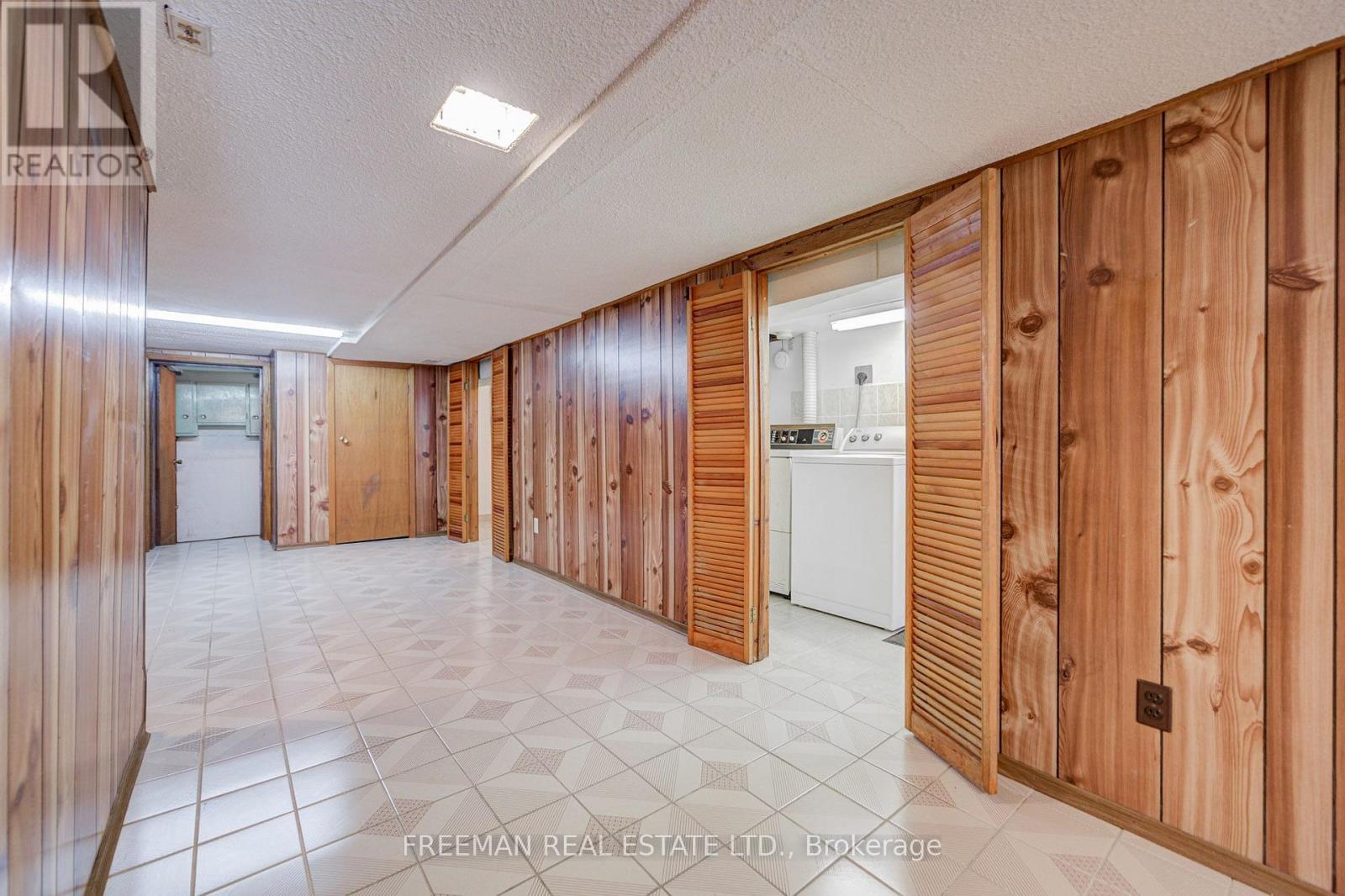 912 Manning Avenue, Toronto, Ontario  M6G 2X4 - Photo 23 - C13793696