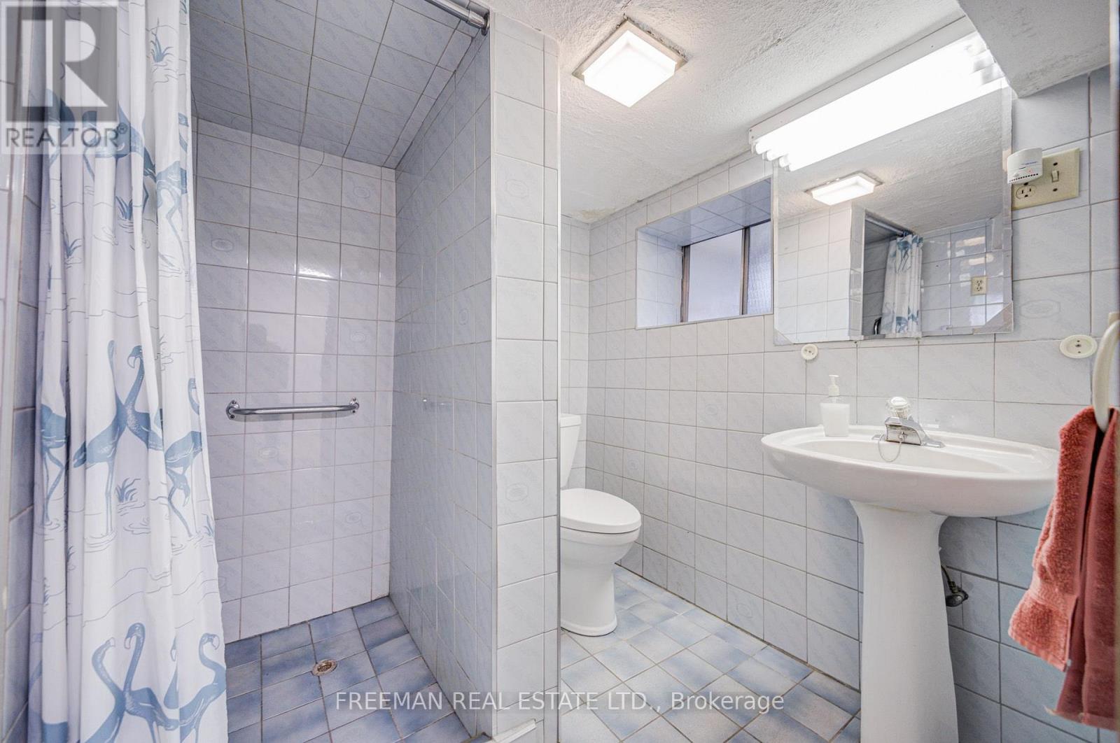 912 Manning Avenue, Toronto, Ontario  M6G 2X4 - Photo 27 - C13793696