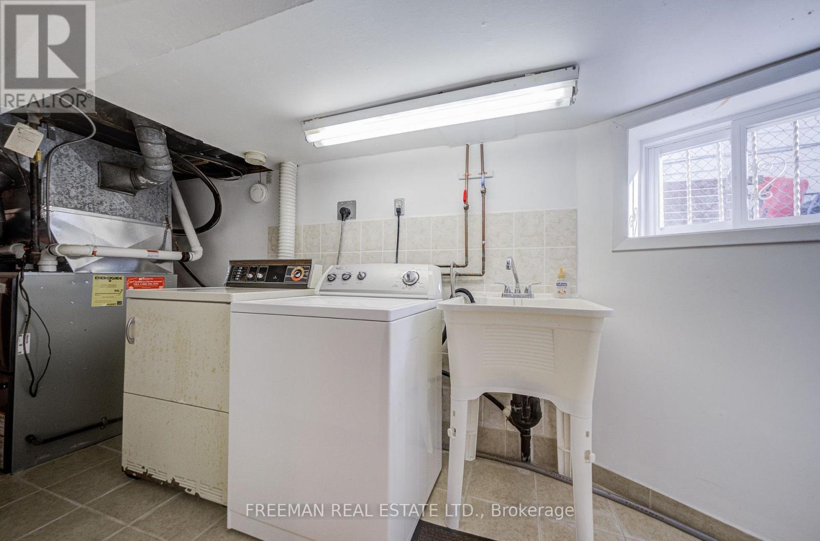 912 Manning Avenue, Toronto, Ontario  M6G 2X4 - Photo 28 - C13793696