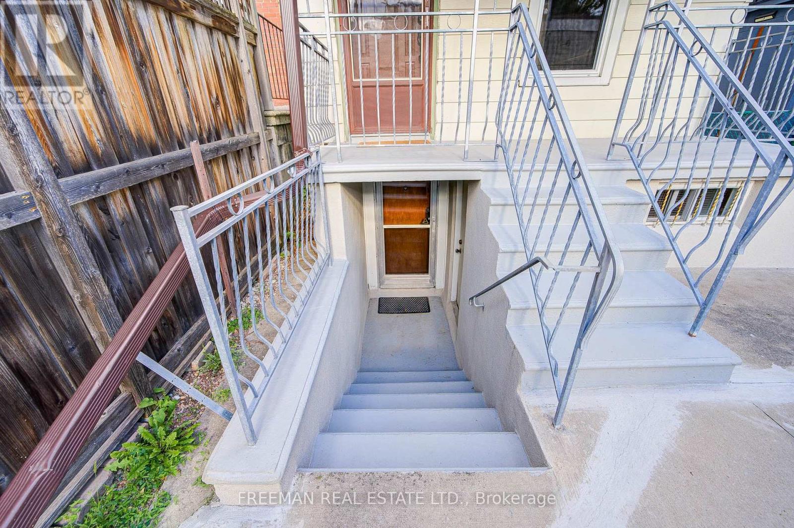 912 Manning Avenue, Toronto, Ontario  M6G 2X4 - Photo 29 - C13793696