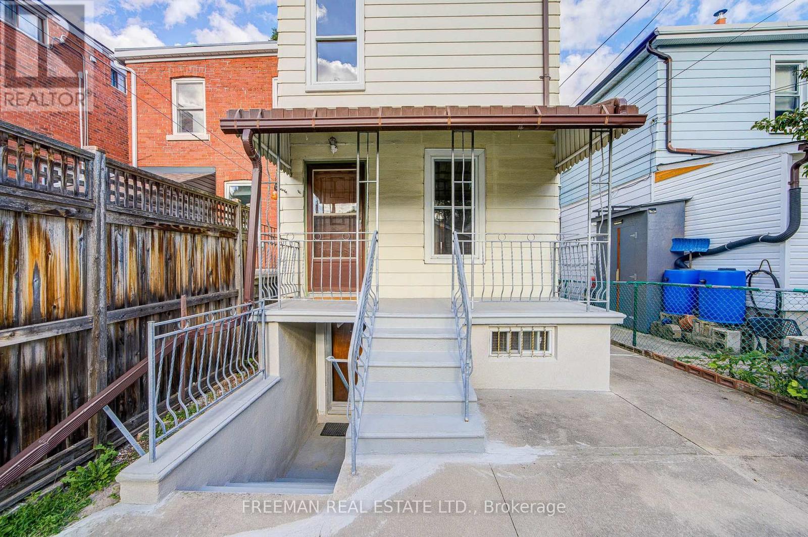912 Manning Avenue, Toronto, Ontario  M6G 2X4 - Photo 30 - C13793696