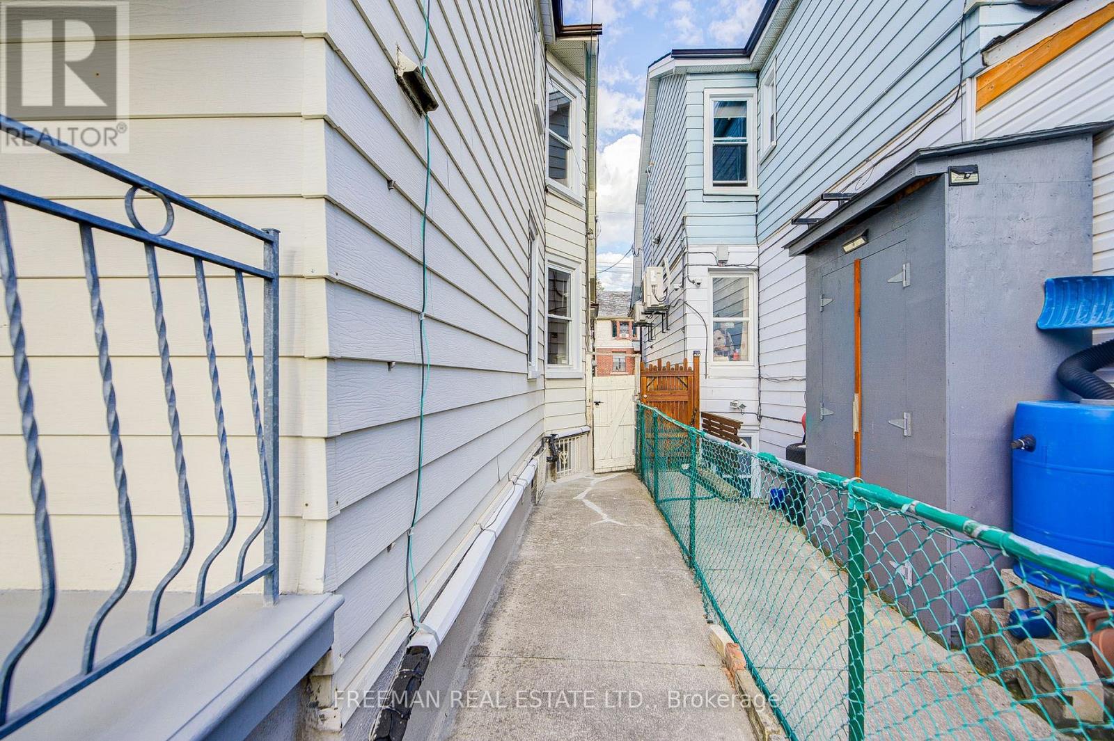 912 Manning Avenue, Toronto, Ontario  M6G 2X4 - Photo 31 - C13793696