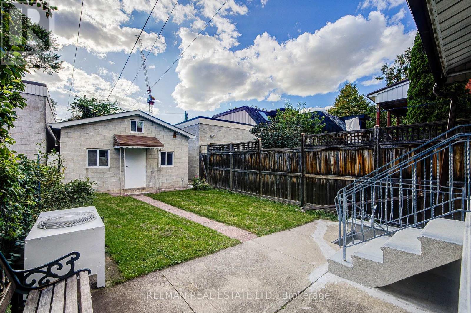 912 Manning Avenue, Toronto, Ontario  M6G 2X4 - Photo 32 - C13793696