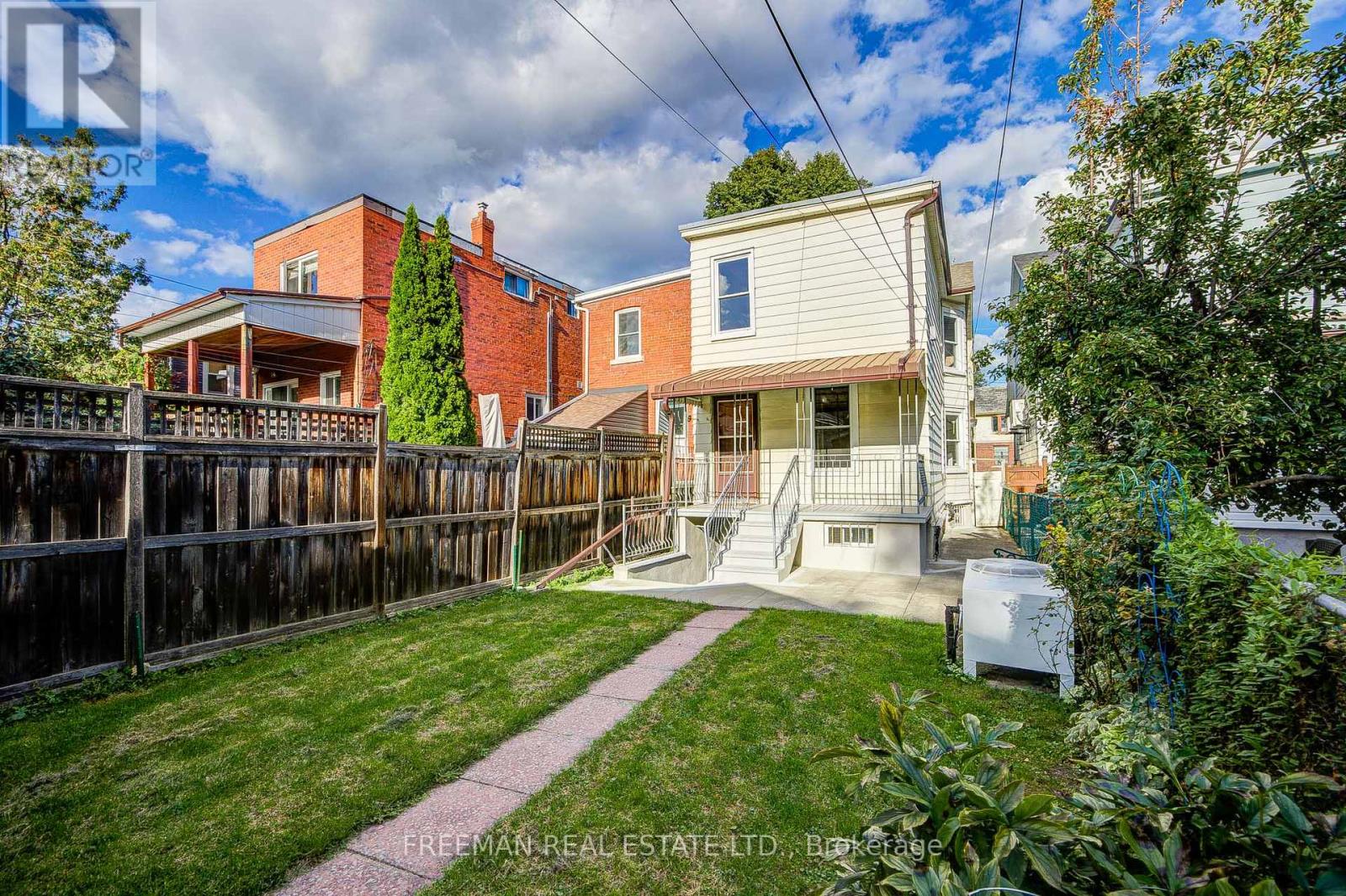 912 Manning Avenue, Toronto, Ontario  M6G 2X4 - Photo 34 - C13793696