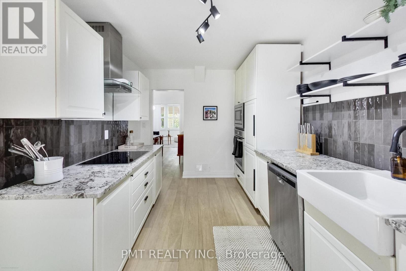 22 Connaught Avenue, Toronto, Ontario  M4L 2V9 - Photo 10 - E13793680