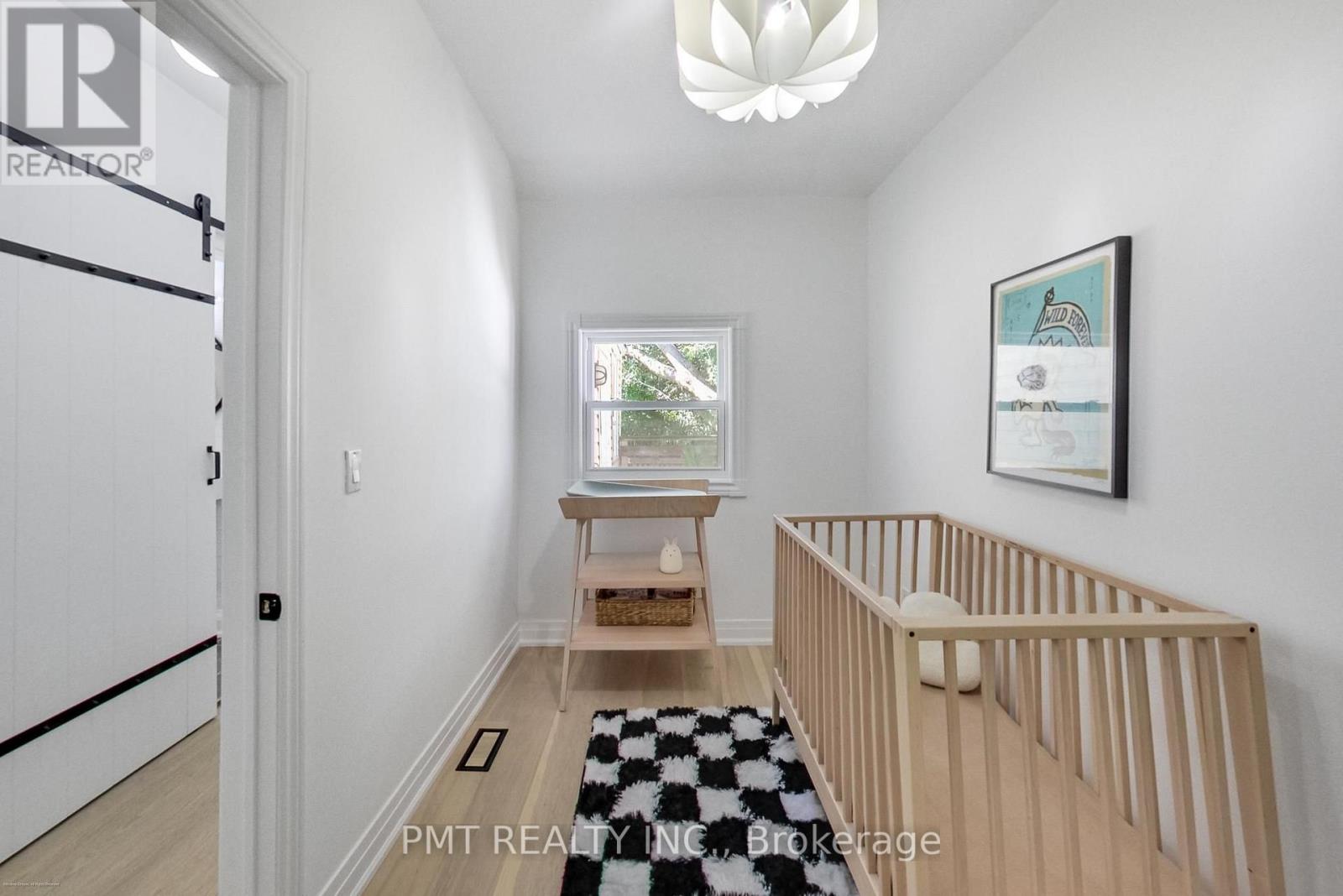 22 Connaught Avenue, Toronto, Ontario  M4L 2V9 - Photo 18 - E13793680