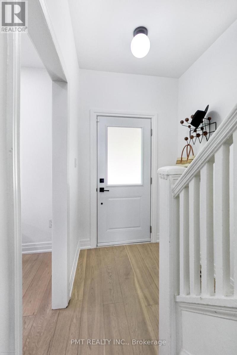 22 Connaught Avenue, Toronto, Ontario  M4L 2V9 - Photo 14 - E13793692