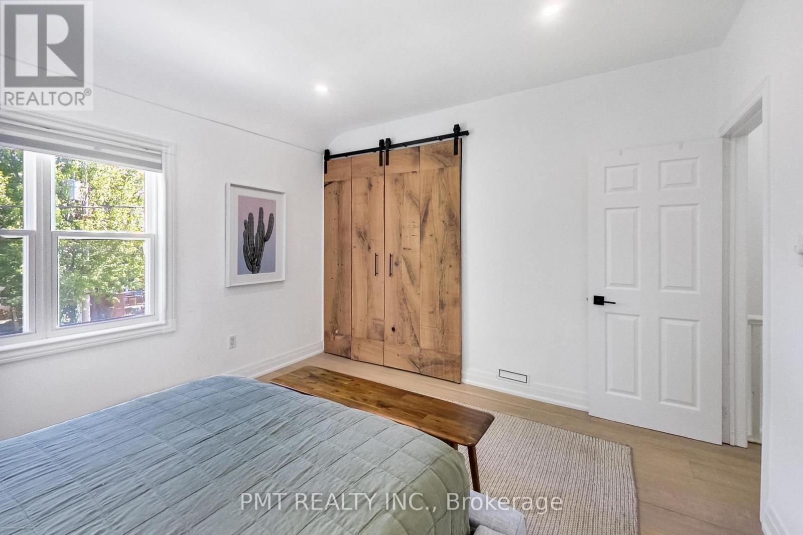 22 Connaught Avenue, Toronto, Ontario  M4L 2V9 - Photo 16 - E13793692