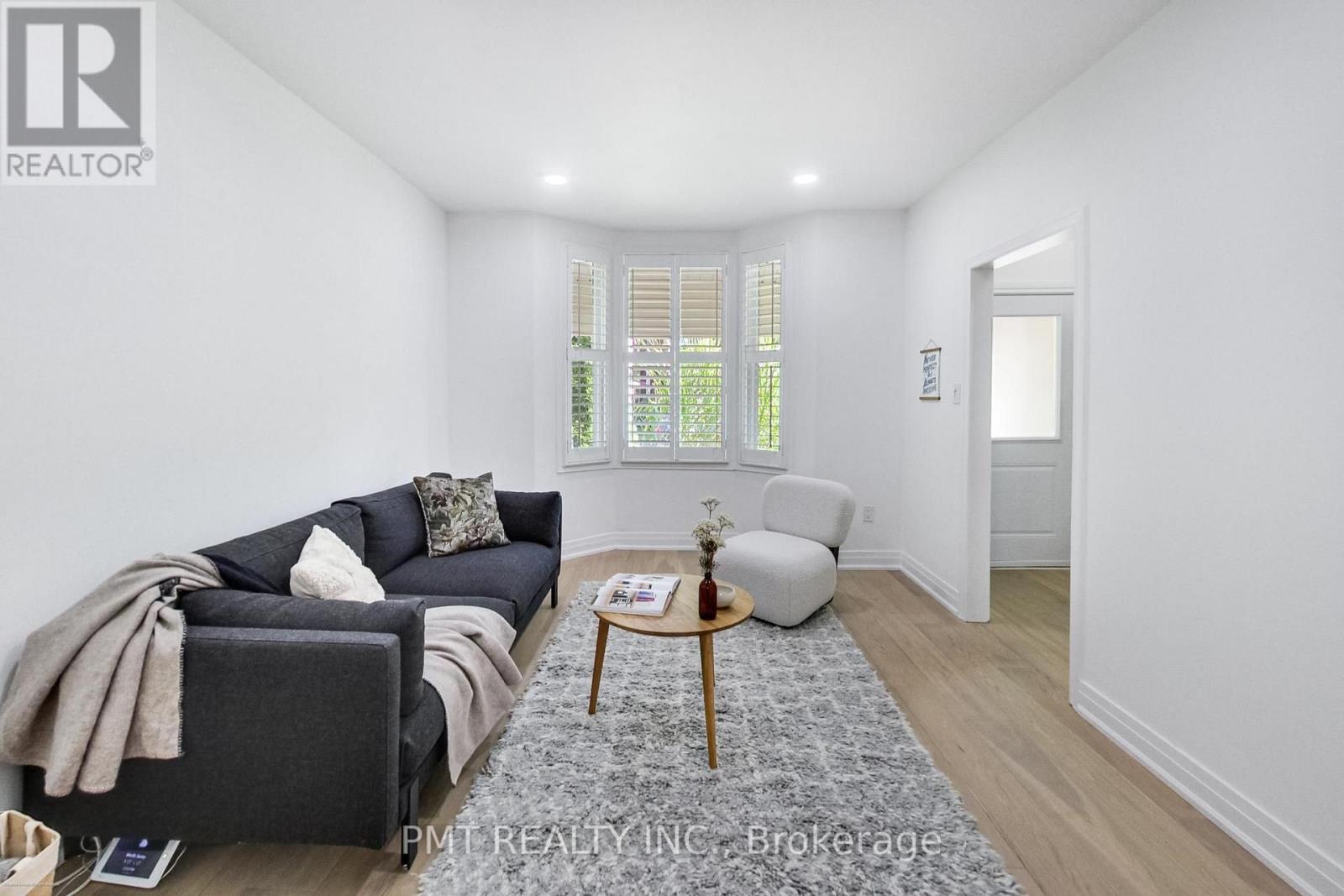 22 Connaught Avenue, Toronto, Ontario  M4L 2V9 - Photo 4 - E13793692