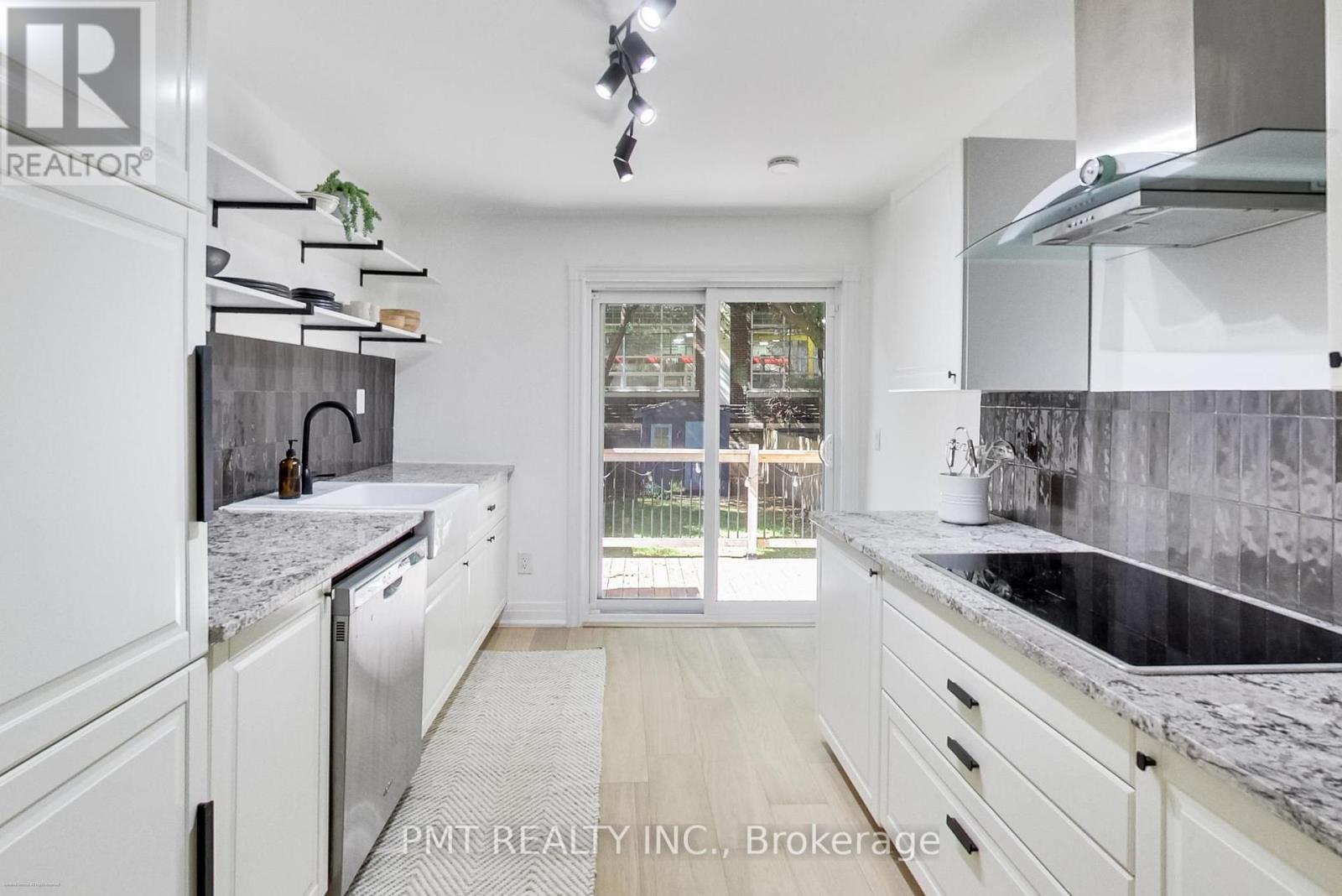 22 Connaught Avenue, Toronto, Ontario  M4L 2V9 - Photo 9 - E13793692