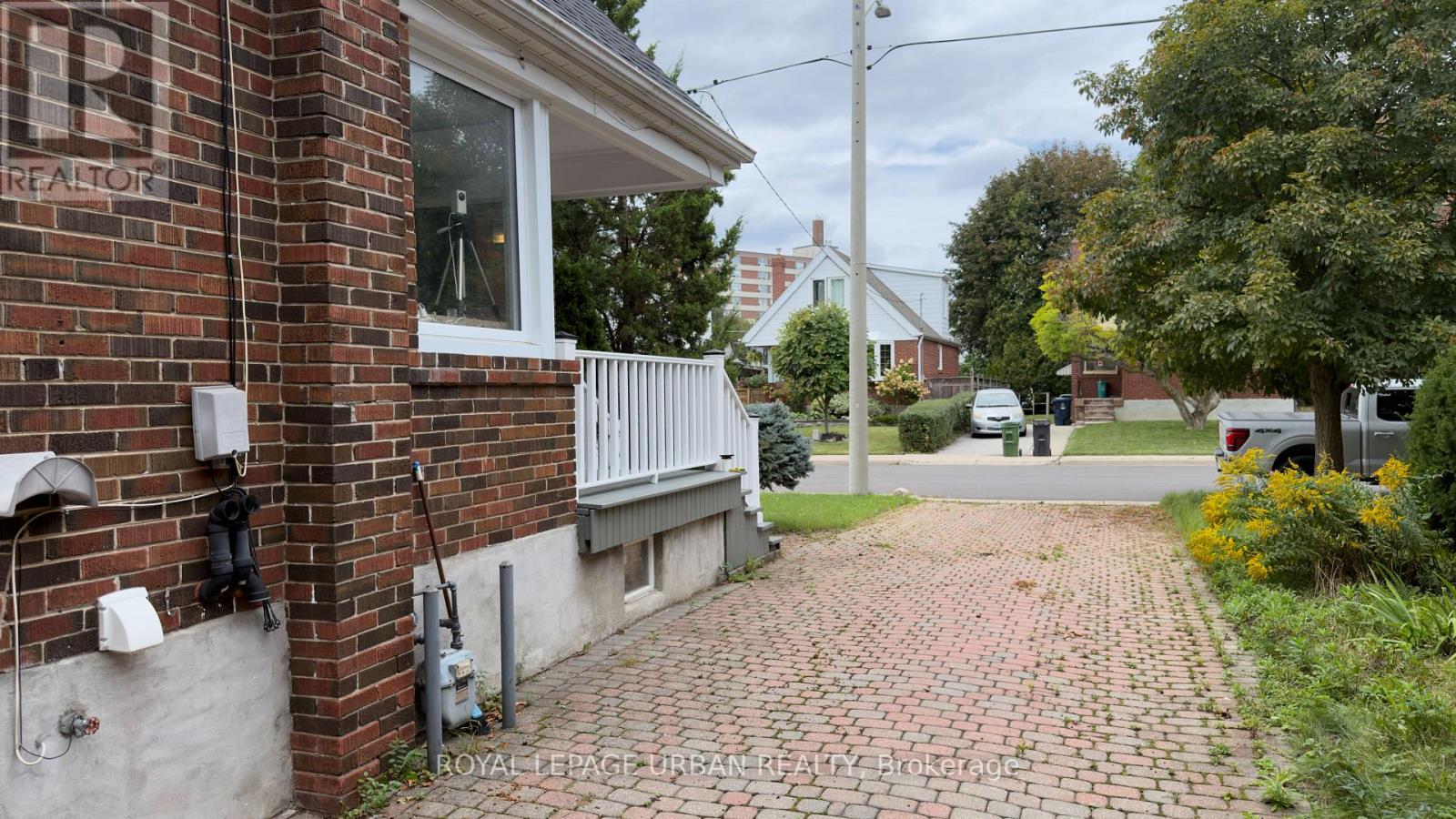 33 Amsterdam Avenue, Toronto (O'connor-Parkview), Ontario  M4B 2B9 - Photo 4 - E13793786