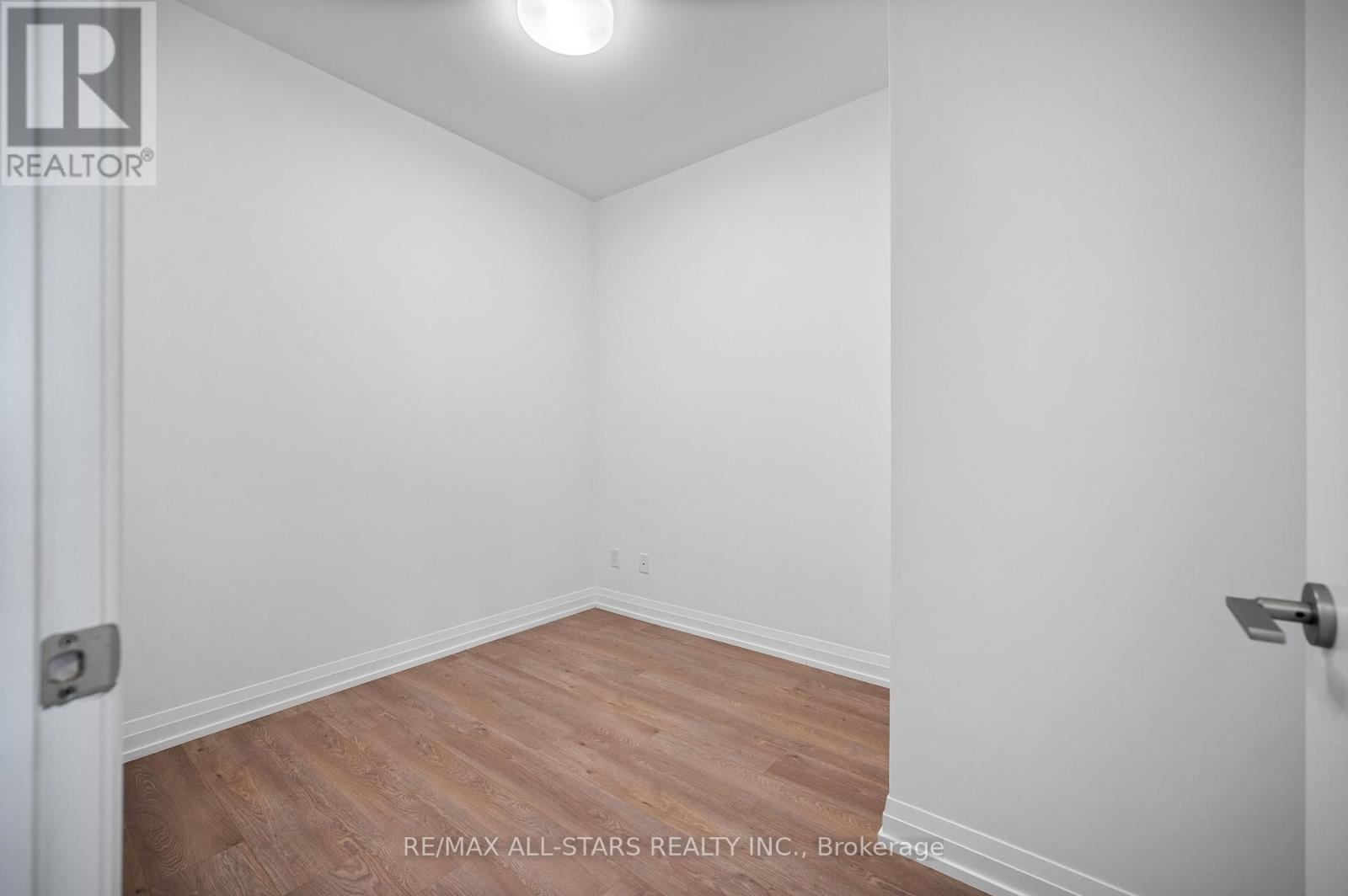 1811 - 286 Main Street, Toronto, Ontario  M4C 0B3 - Photo 27 - E13793858