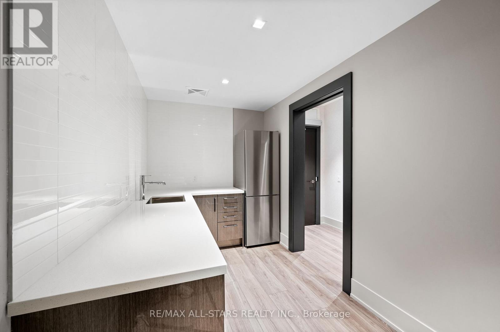 1811 - 286 Main Street, Toronto, Ontario  M4C 0B3 - Photo 39 - E13793858