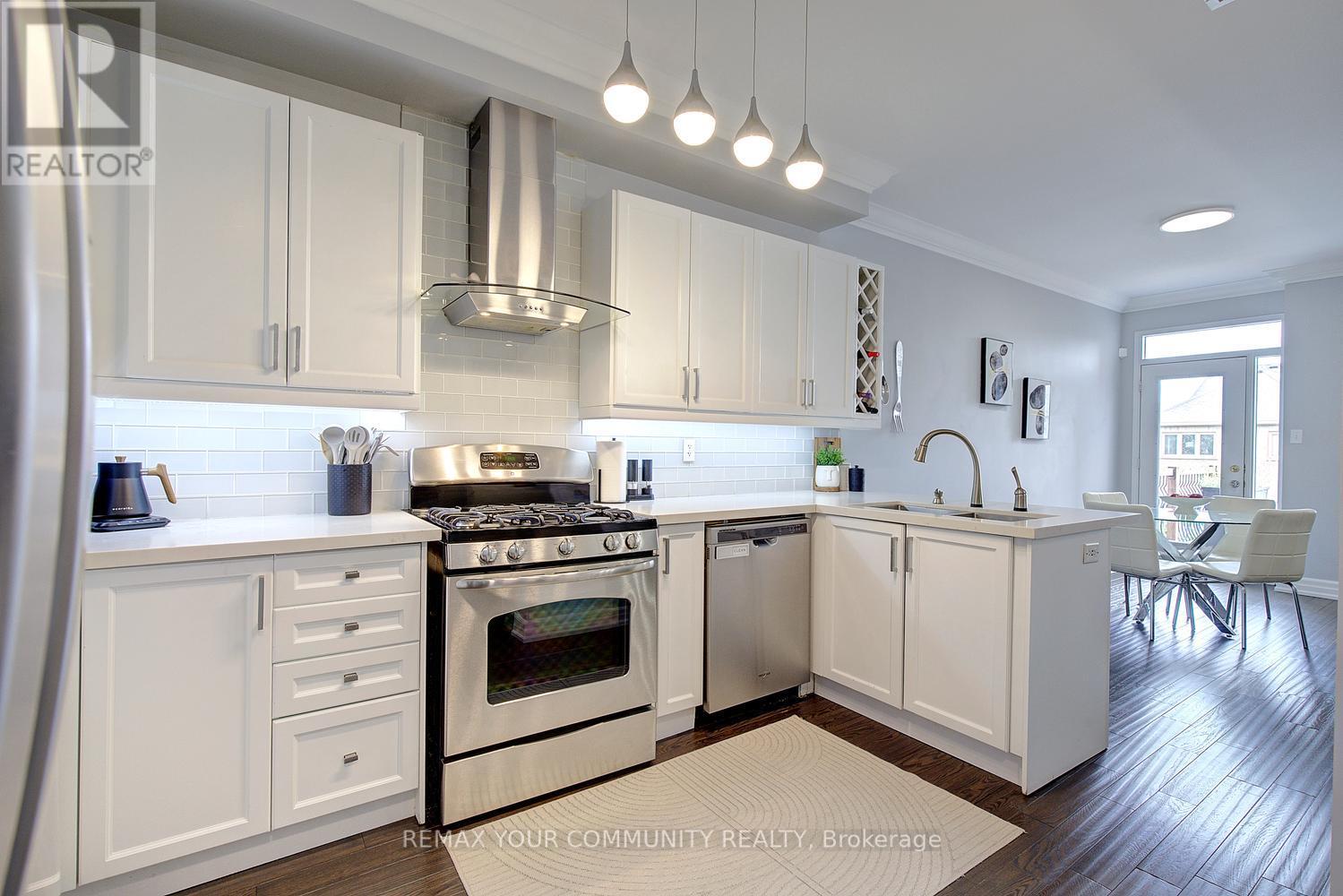 110 Big Hill Crescent, Vaughan, Ontario  L6A 4K7 - Photo 4 - N13793710