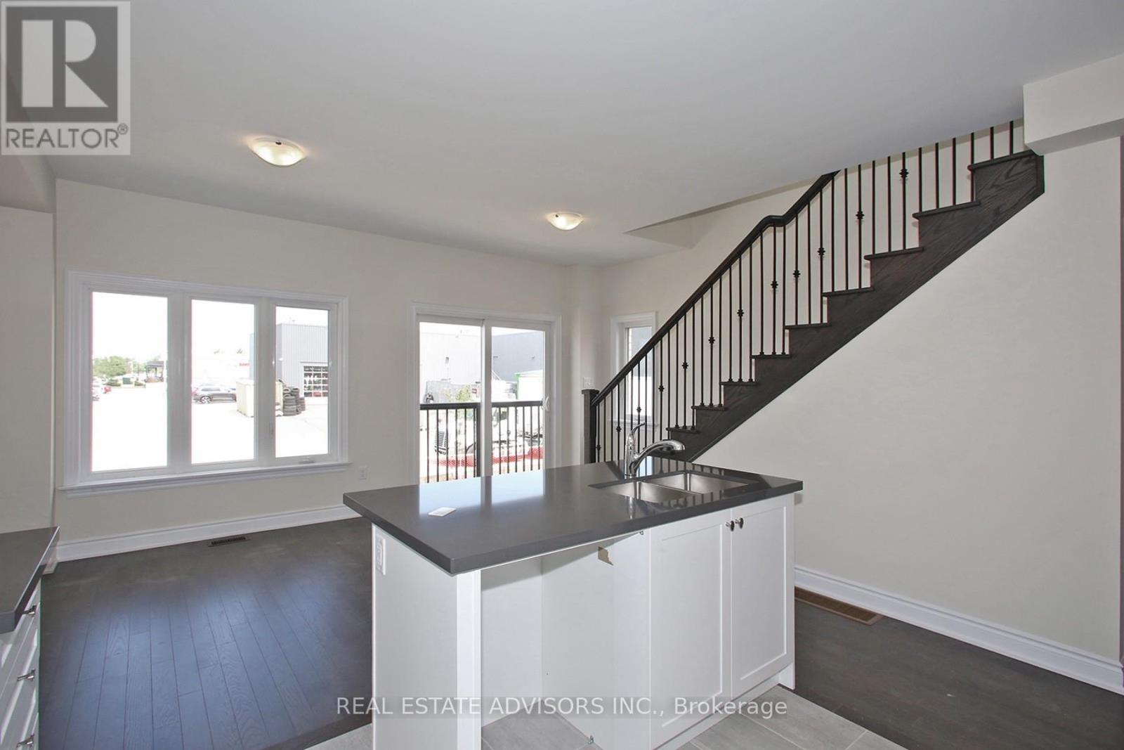 12 Elgin Court, Bradford West Gwillimbury (Bradford), Ontario  L3Z 4H7 - Photo 7 - N13793802