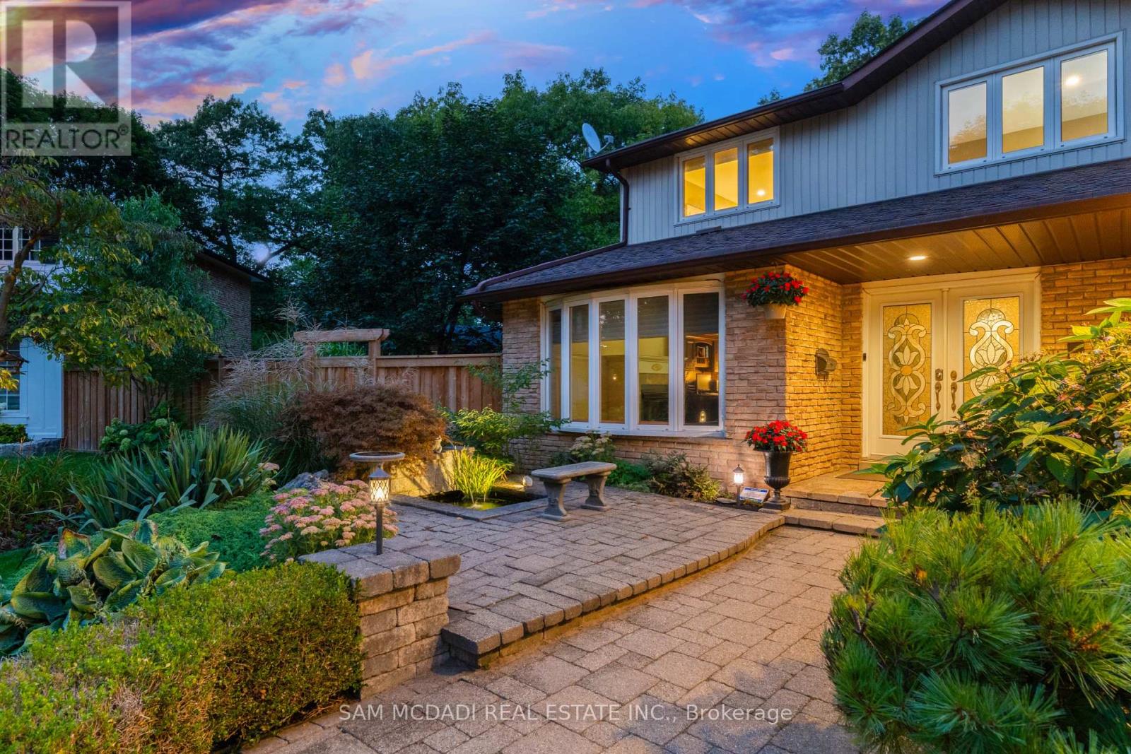 1664 Howat Crescent, Mississauga, Ontario  L5J 4G5 - Photo 2 - W13793730