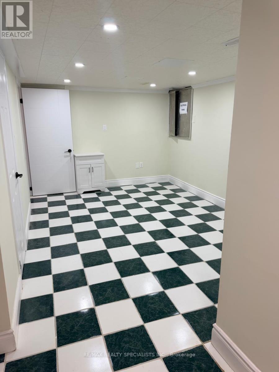 828 Cardington Street, Mississauga (East Credit), Ontario  L5V 1Z6 - Photo 10 - W13793792