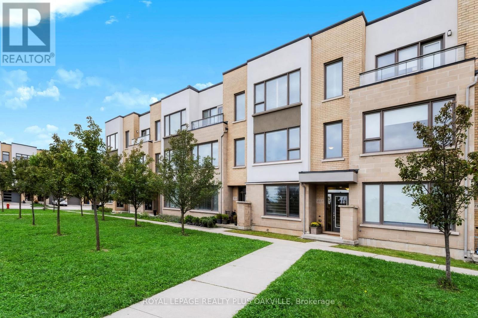 5 - 211 Squire Crescent, Oakville, Ontario L6H 0L8 - Photo 1 - W13793814