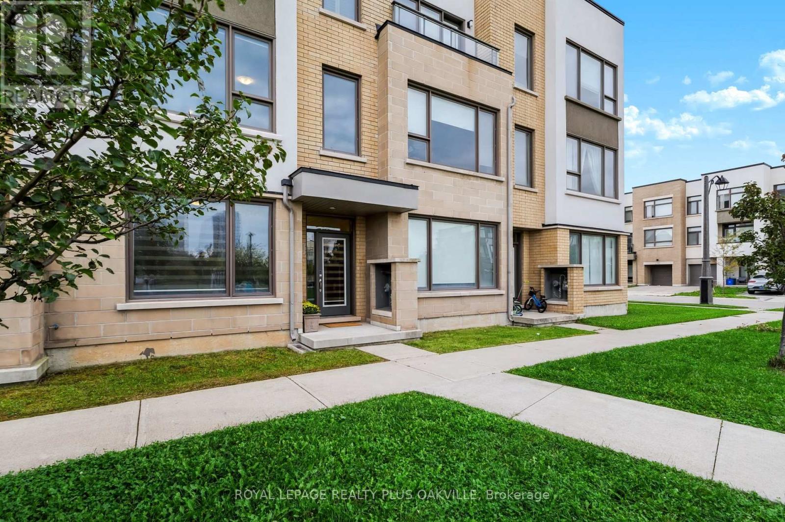 5 - 211 Squire Crescent, Oakville, Ontario L6H 0L8 - Photo 3 - W13793814