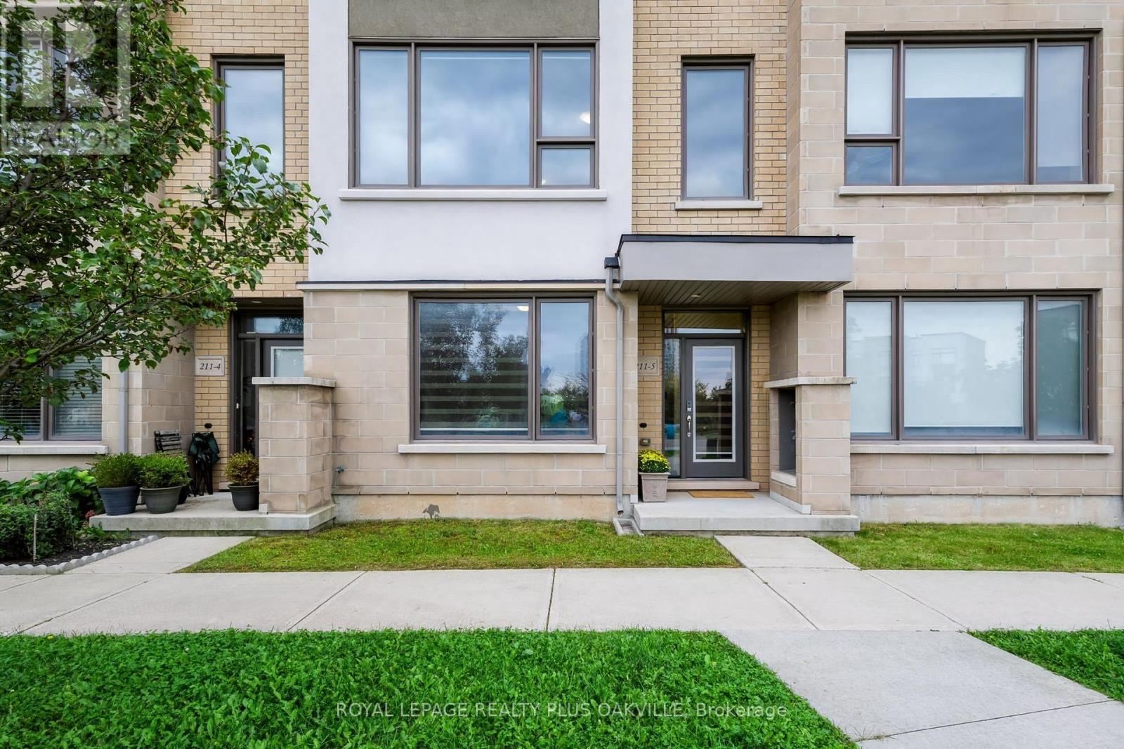 5 - 211 Squire Crescent, Oakville, Ontario L6H 0L8 - Photo 4 - W13793814