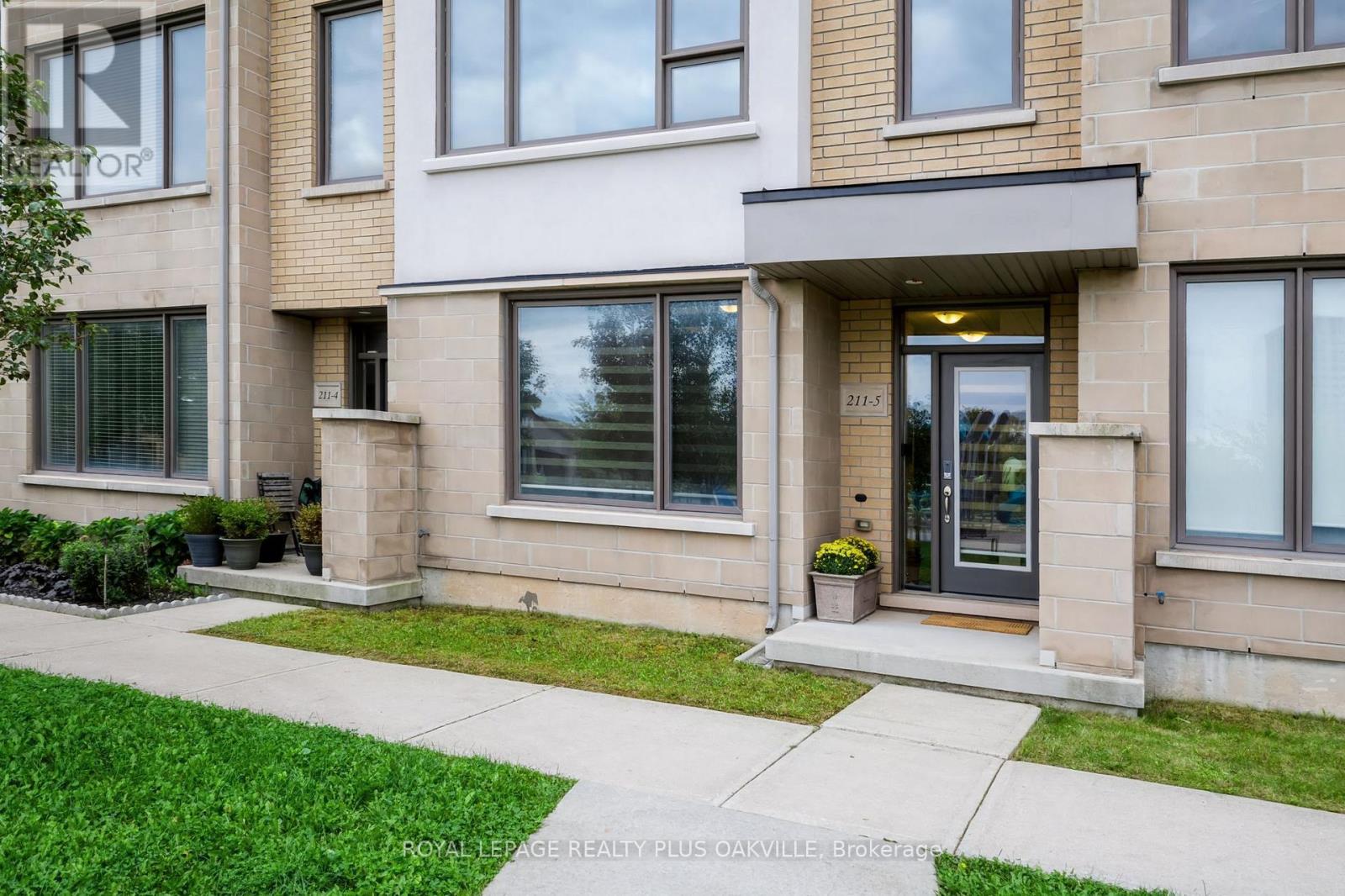 5 - 211 Squire Crescent, Oakville, Ontario L6H 0L8 - Photo 5 - W13793814