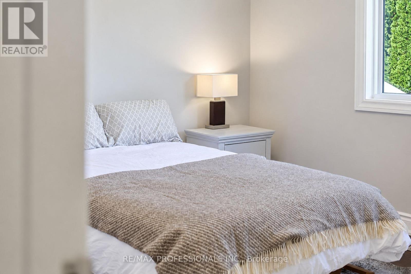 55 Rayside Drive, Toronto, Ontario  M9C 1S9 - Photo 23 - W13793908