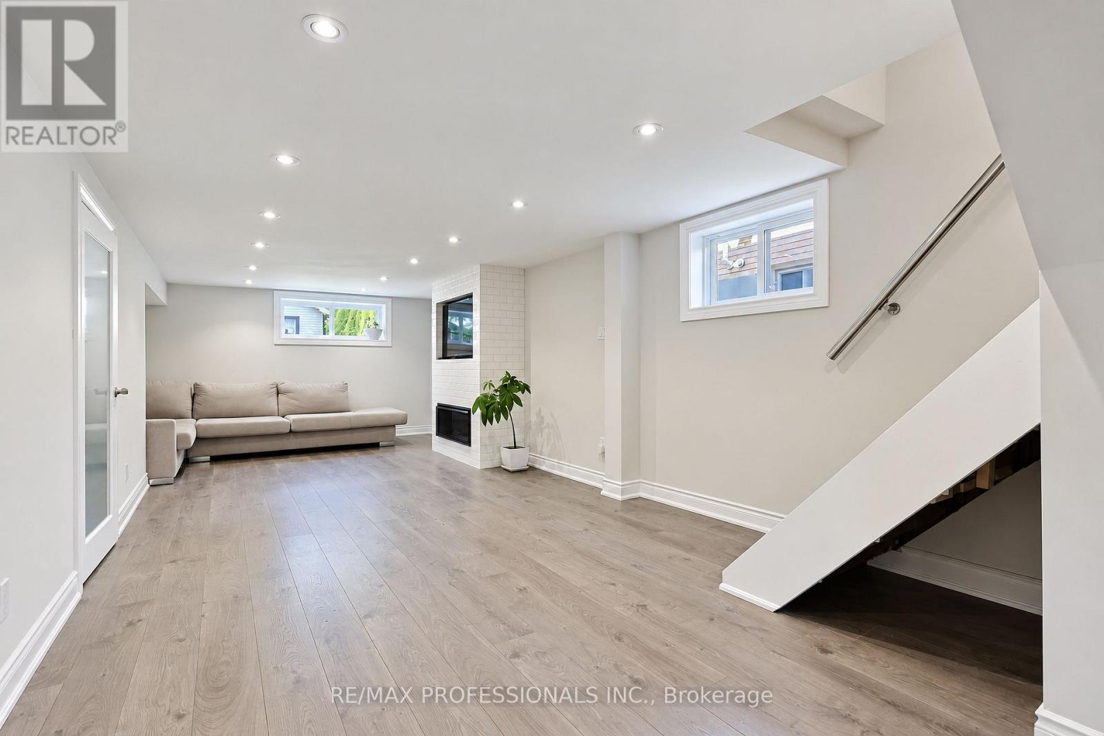 55 Rayside Drive, Toronto, Ontario  M9C 1S9 - Photo 35 - W13793908
