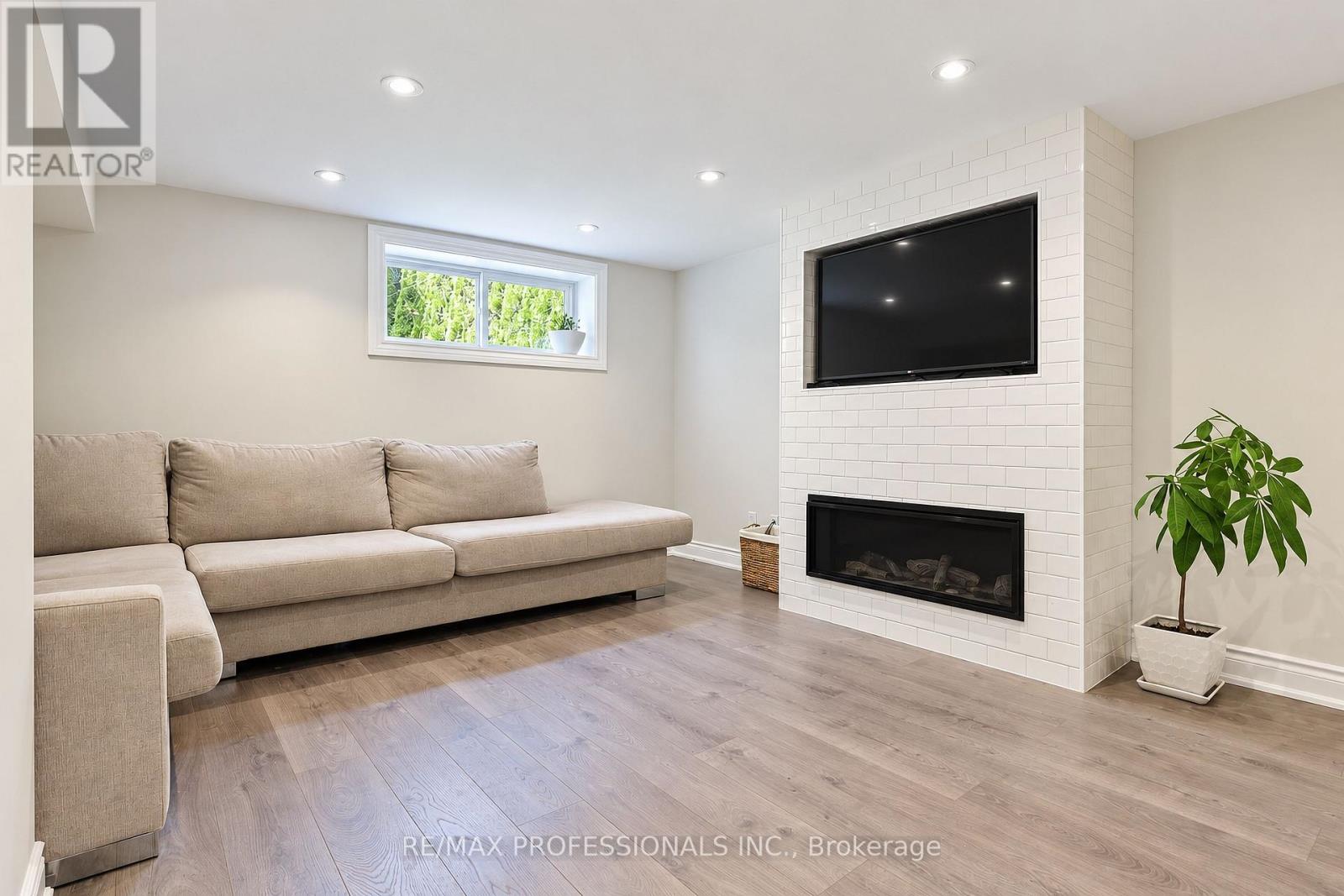 55 Rayside Drive, Toronto, Ontario  M9C 1S9 - Photo 36 - W13793908