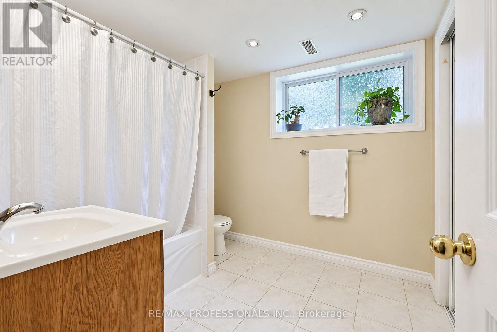 55 Rayside Drive, Toronto, Ontario  M9C 1S9 - Photo 40 - W13793908