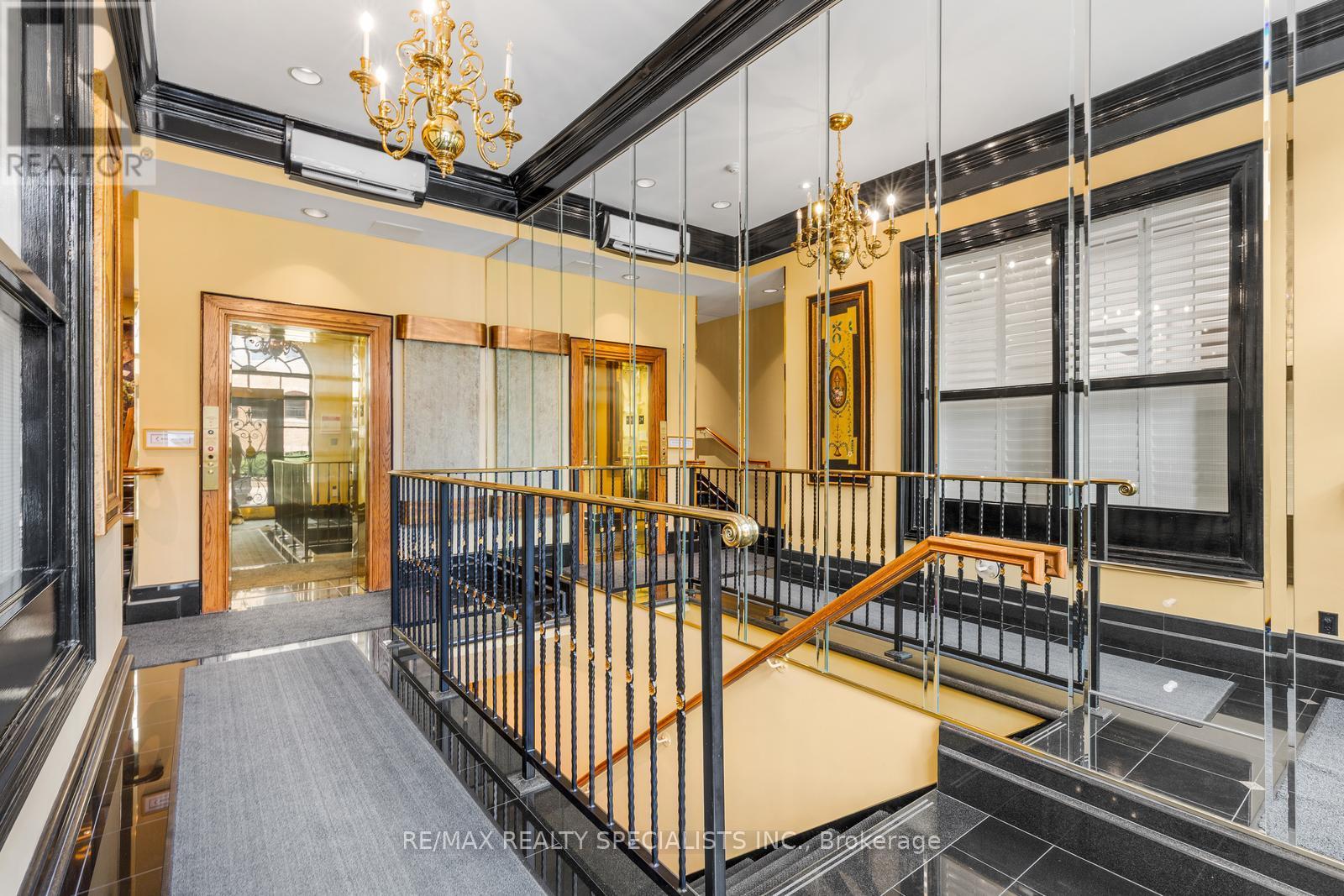 305 Church Street, Oakville, Ontario  L6J 7T2 - Photo 2 - W13793920