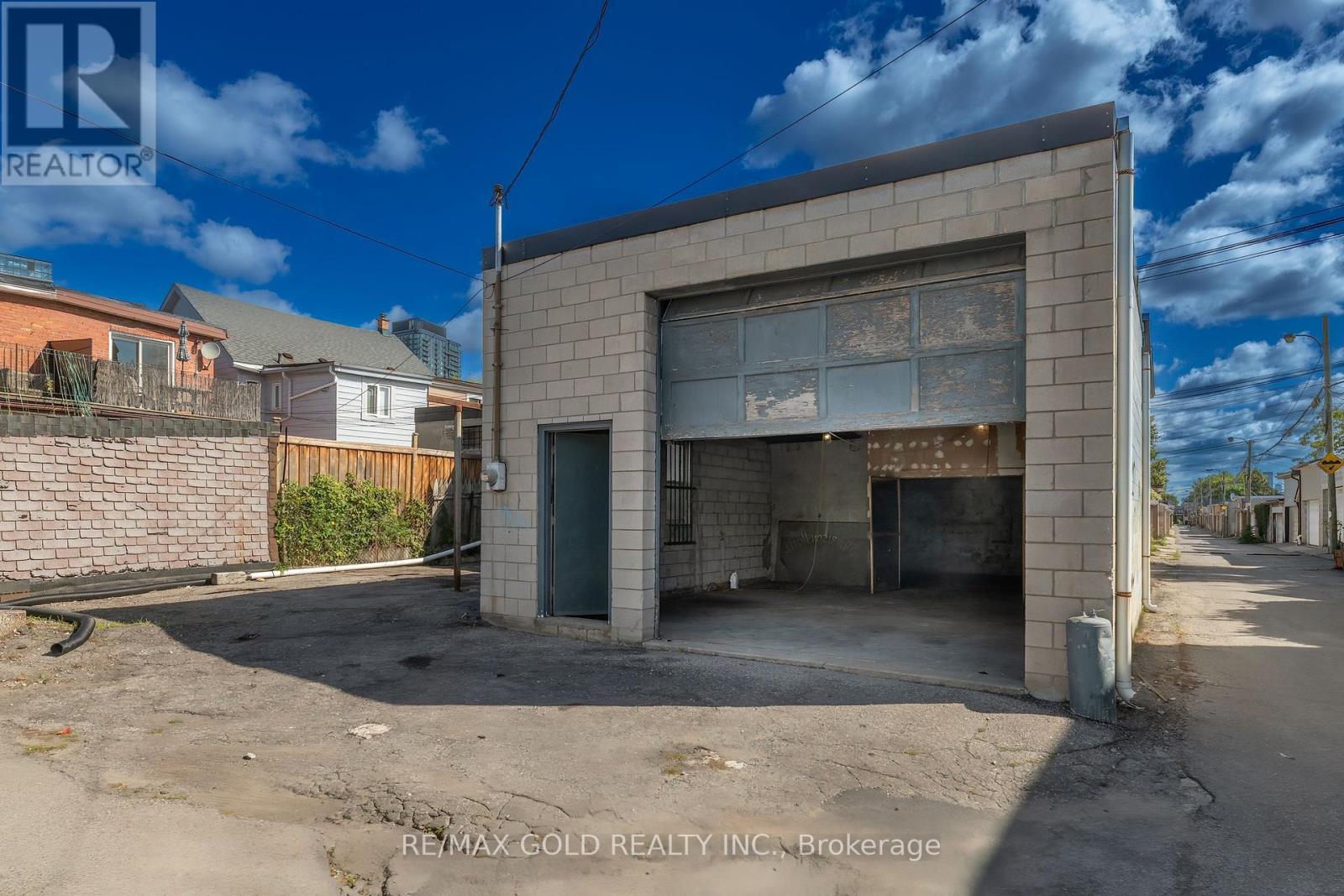 131r Millicent Street, Toronto, Ontario  M6H 1W3 - Photo 7 - W13792622