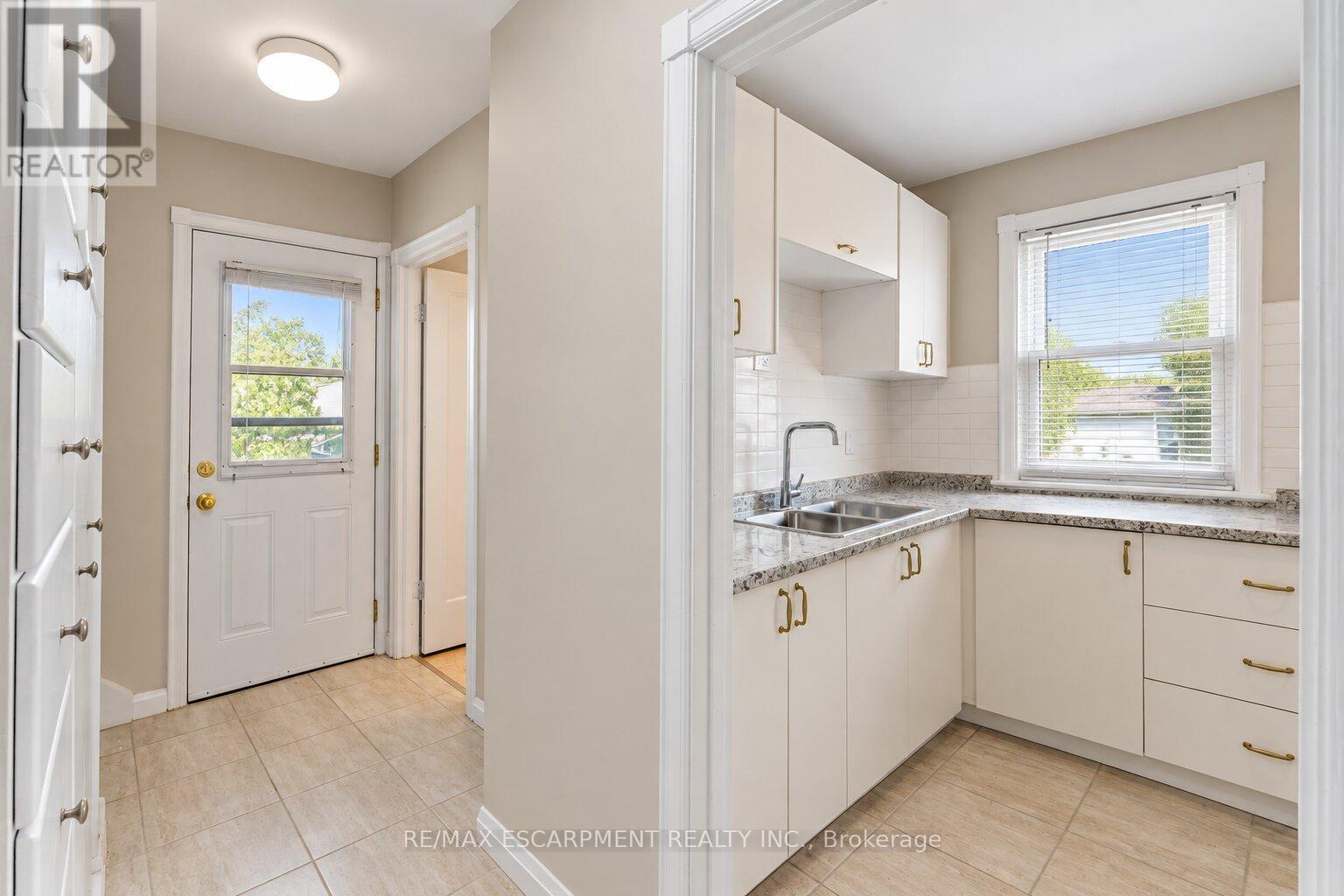 269 Queensdale Avenue E, Hamilton, Ontario  L9A 1L3 - Photo 18 - X13793790