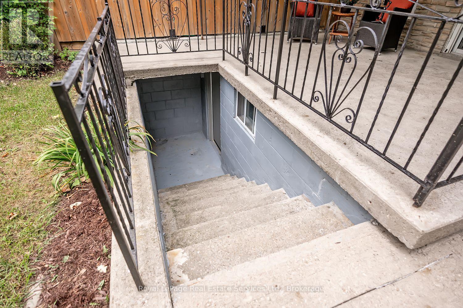 2403 Delkus Crescent, Mississauga, Ontario  L5A 1K8 - Photo 32 - W13793308