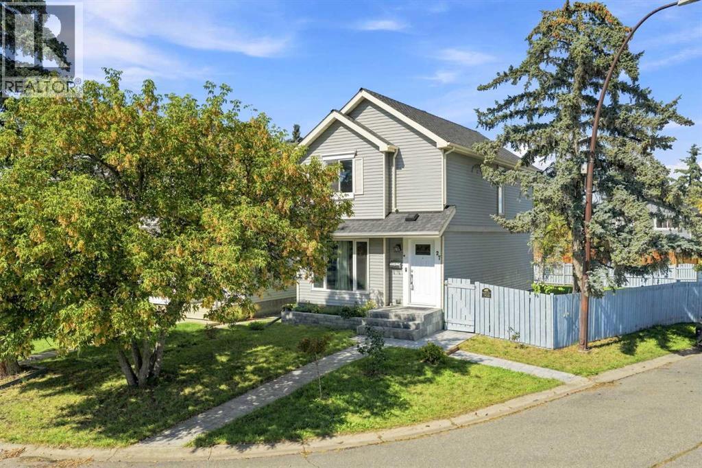 27 Erin Grove Close Se, Calgary, Alberta  T2B 2T4 - Photo 1 - A2343105