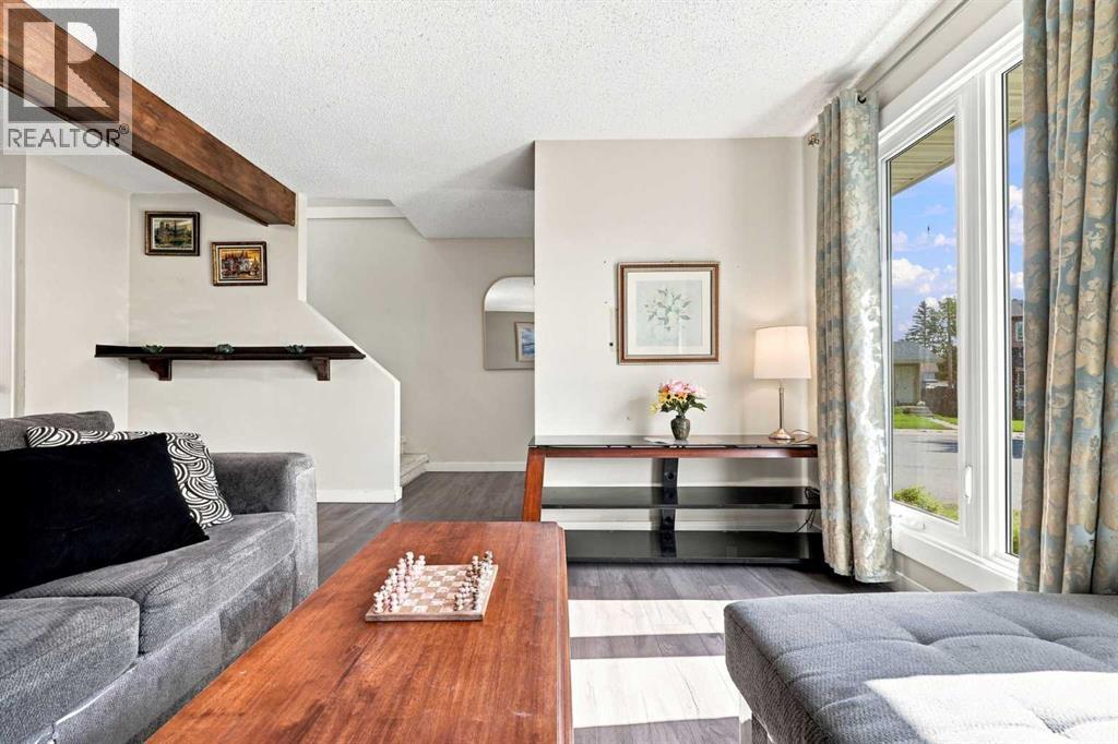 27 Erin Grove Close Se, Calgary, Alberta  T2B 2T4 - Photo 4 - A2343105