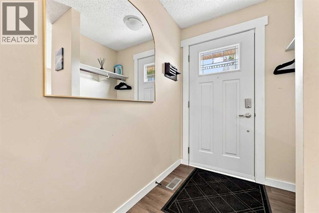 27 Erin Grove Close Se, Calgary, Alberta  T2B 2T4 - Photo 2 - A2343105